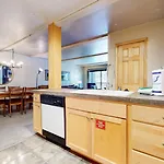 Summit 55 Apartment
